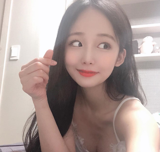 苏州小学妹极品嫩B毛还没长齐